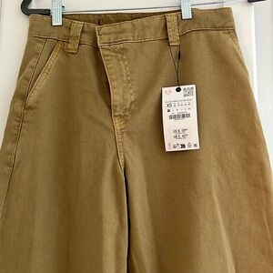 New with tag Zara women XS barrel leg denim Khaki beige Twisted waist band style